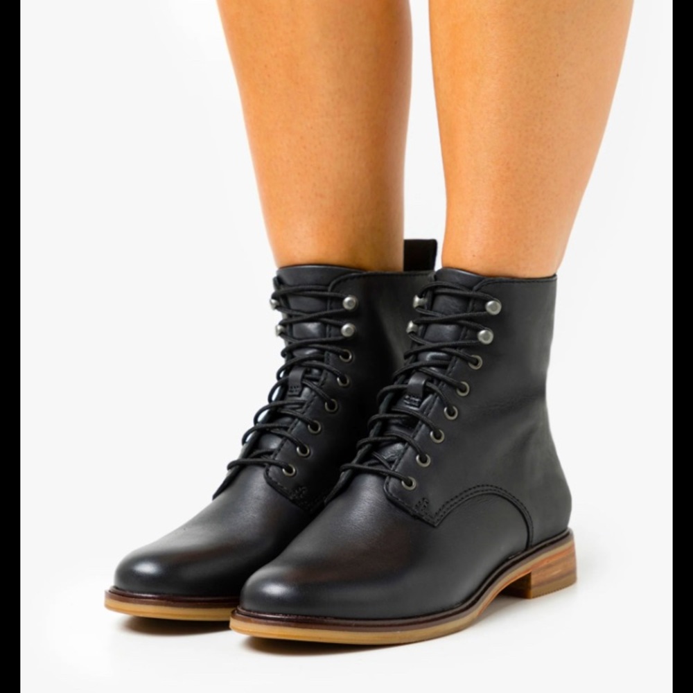 Clarks Leather Black Lace Up Boots Women’s US 9